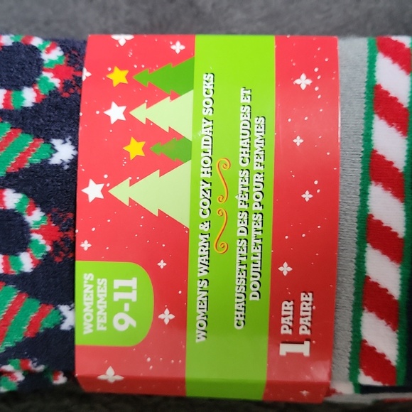 NWT! Women's Warm & Cozy Holiday Socks! - Picture 2 of 6